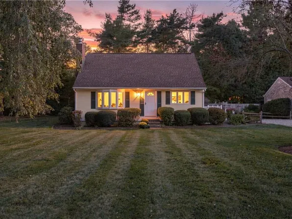 6 Crestmont Dr, Richmond, RI 02812