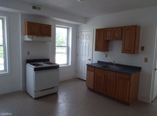354 Hampden St APT 2L, Holyoke, MA 01040