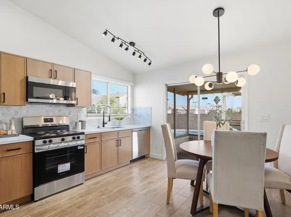 11201 W GOLDEN Lane, Peoria, AZ 85345