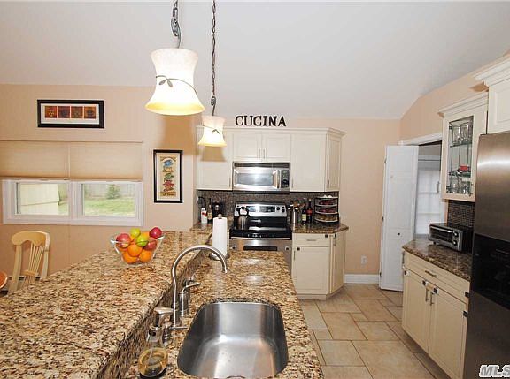 3rd image of 7 Bradbury Ave