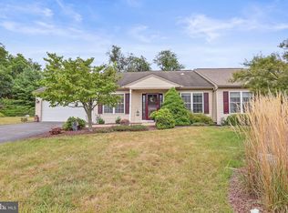 2873 Golden Villas Dr, York, PA 17408