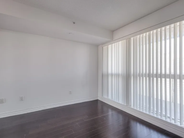 386 Yonge St #1816 — Photo 11