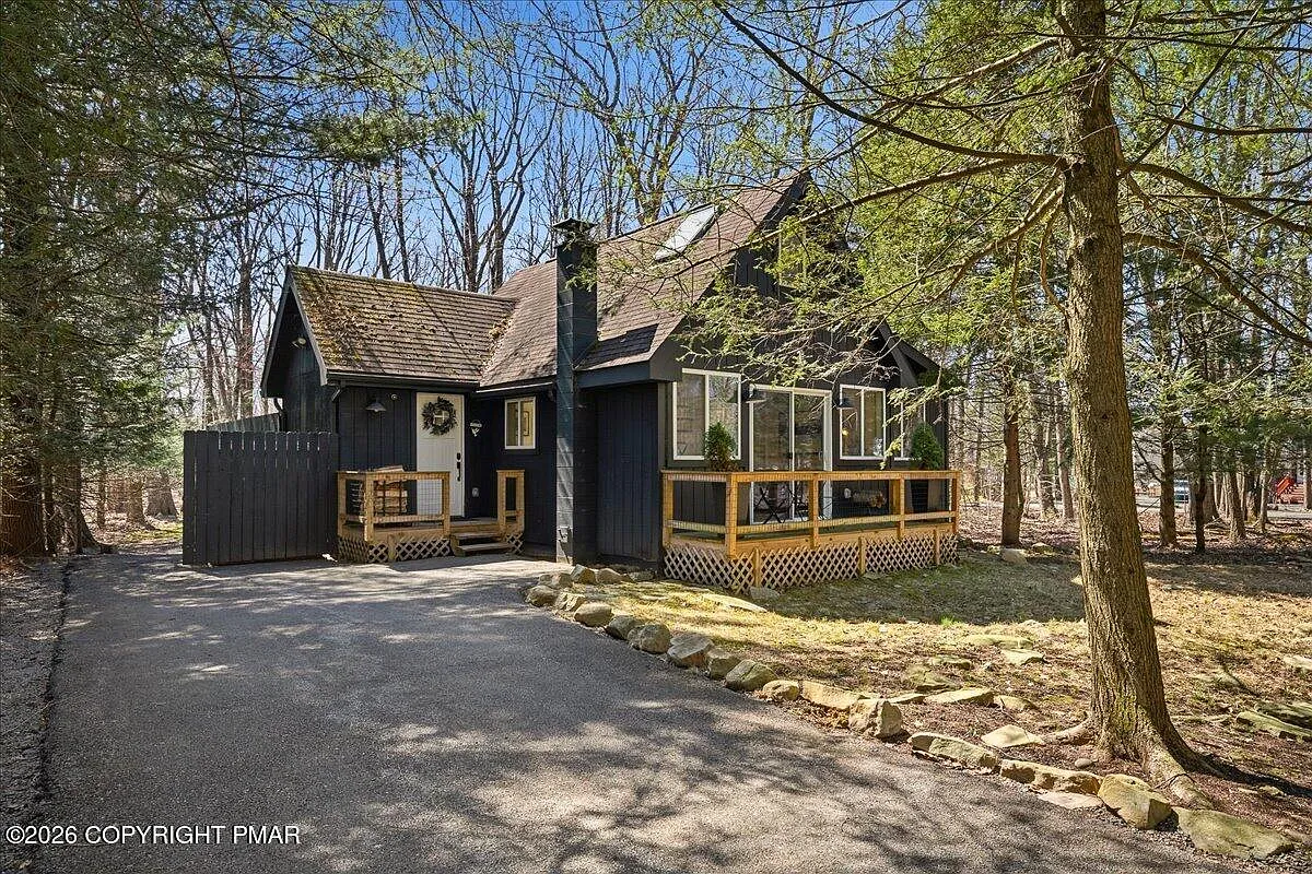 5306 Hummingbird Dr photo 1