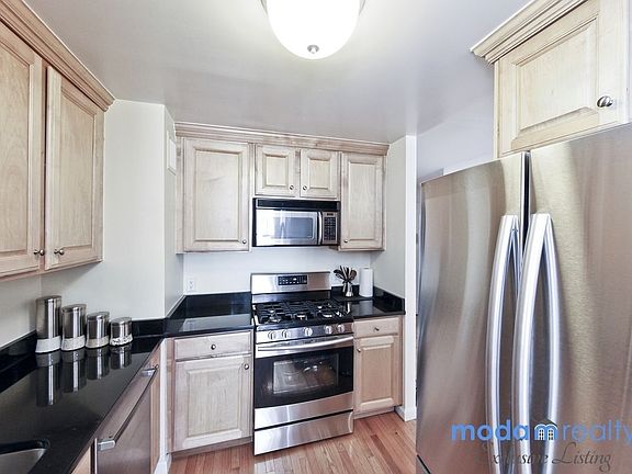 5th image of 3625 Oxford Ave APT 2A