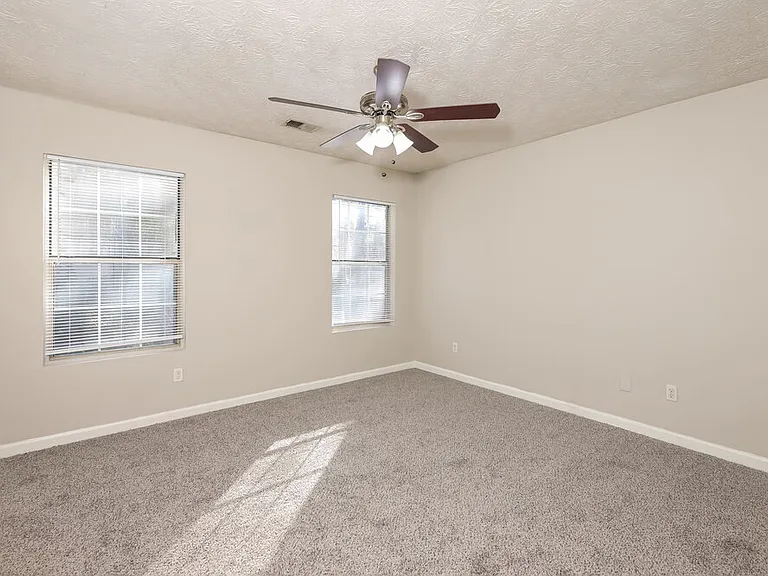 2314 Hampton Dr — Photo 11