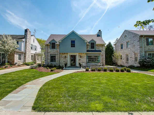 2454 Pasadena Blvd, Wauwatosa, WI 53226