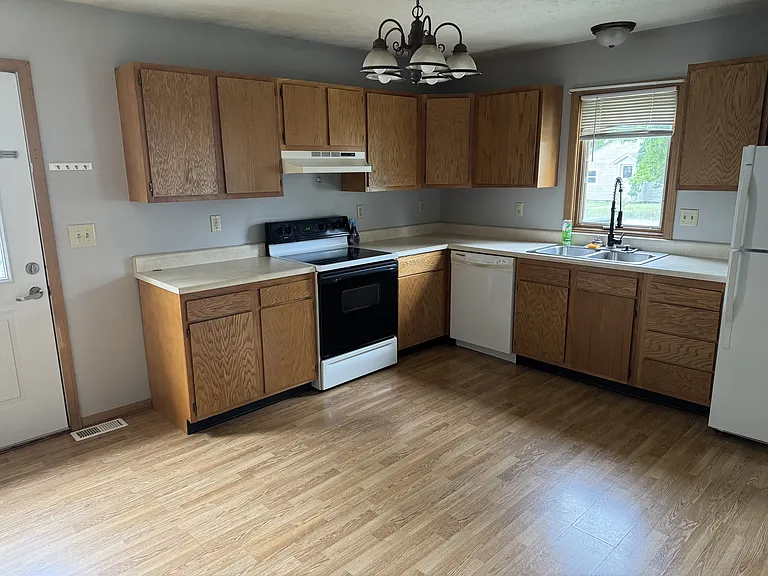 705 E Timber St — Photo 5