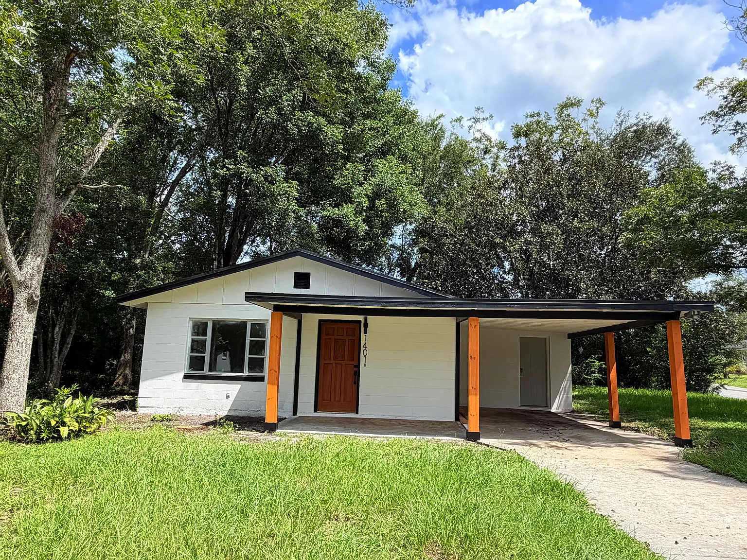 3 bed, 864 sqft, $1,650 — Photo 1