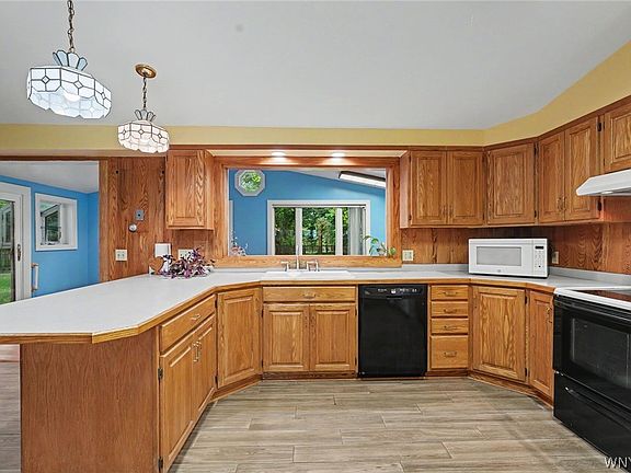 5th image of 38 Rauch Dr