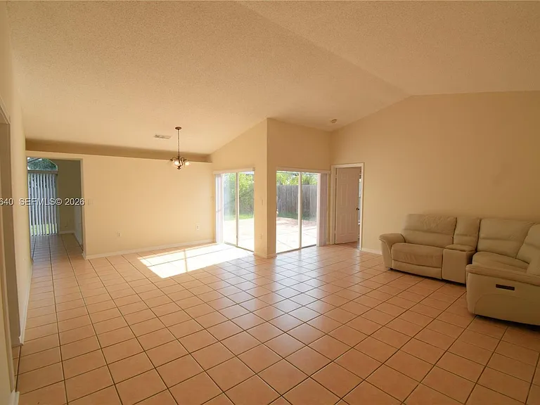 15860 SW 77th St — Photo 7