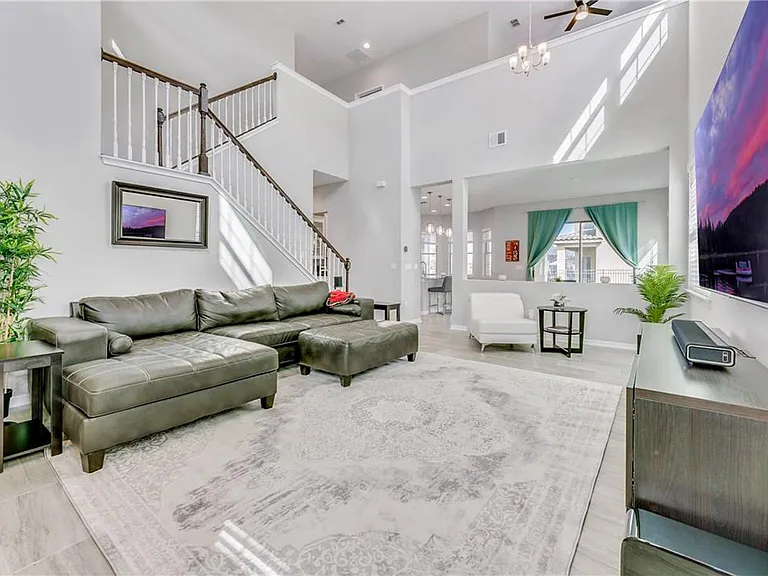 10479 Siddington Dr — Photo 4