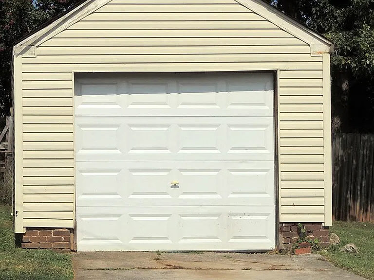 300 Rose Ave — Photo 17