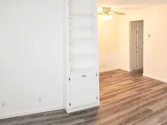 3rd image of 4919 Narragansett Ave APT 8