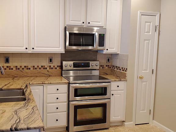 Granite, lots of storage and pantry. Tile floors.