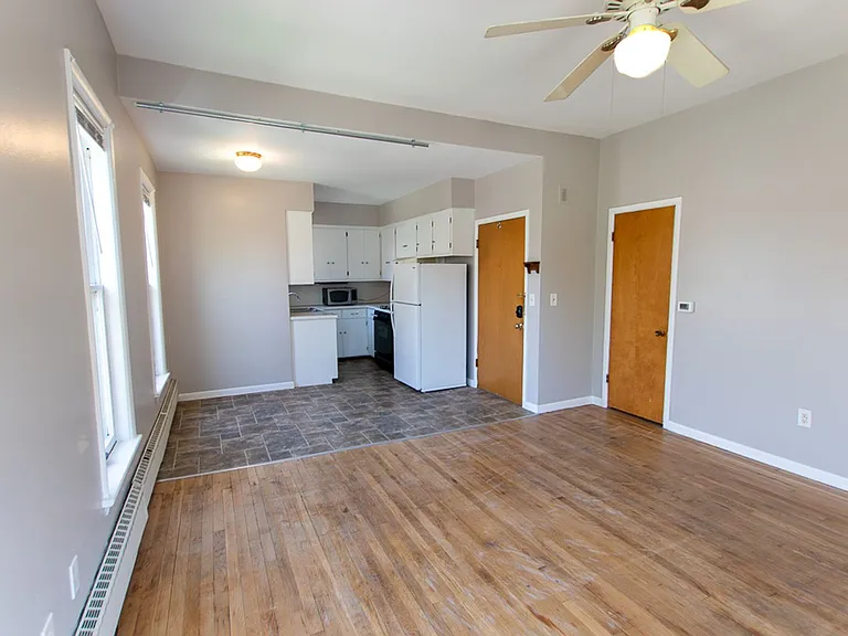 130 College NE — Photo 3