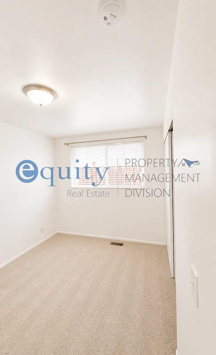 2 bed, 1.0 bath, 800 sqft, $1,300 — Photo 3