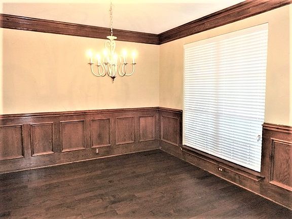 5th image of 2911 Saint Charles Dr