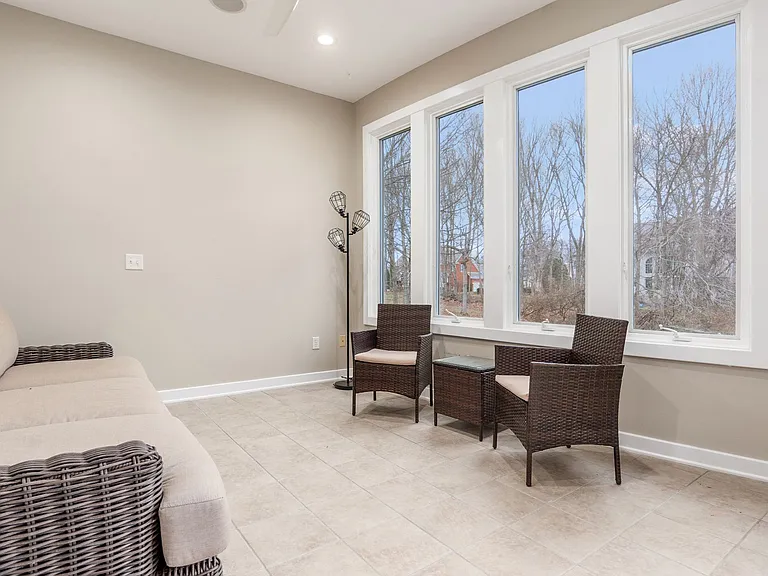 4602 Sandwich Ct — Photo 32