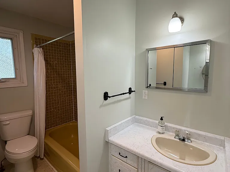 2 Argyle Cres — Photo 19