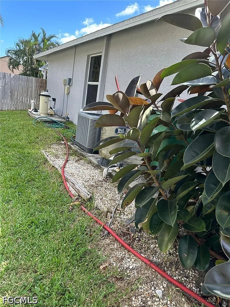3 bed, 2.0 bath, 1380 sqft, $2,300 — Photo 3
