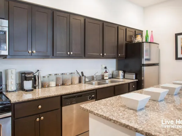 1900 W Lawrence Ave, Chicago, IL 60640