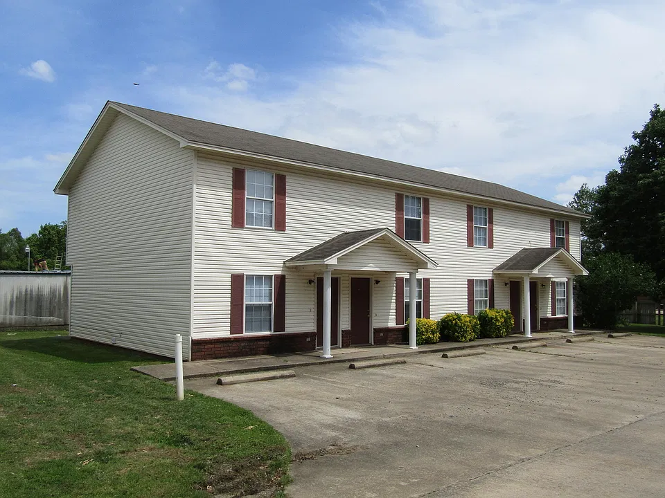 807 W Elm St