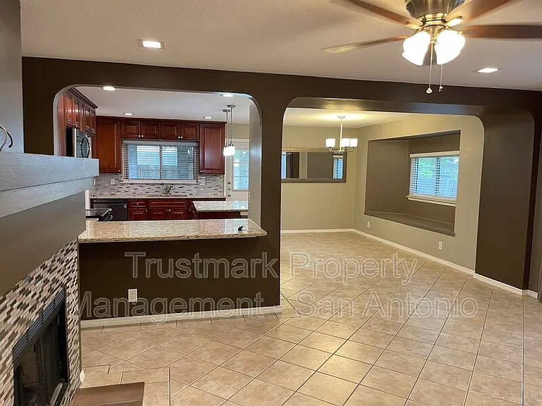 8335 Bent Meadow Dr — Photo 9