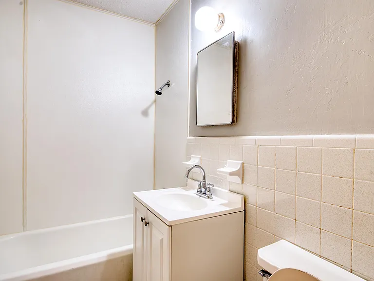 1132 N Saint Clair Ave — Photo 12