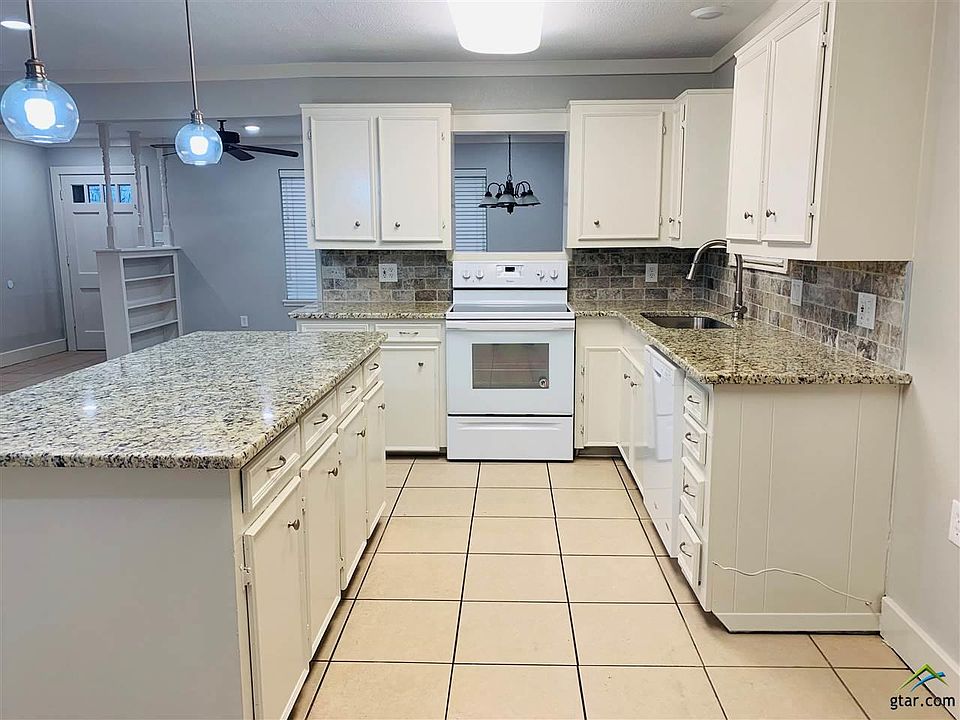 2nd image of 113 Magnolia Ln