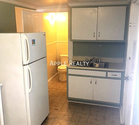 5th image of 904 Virgie St #A