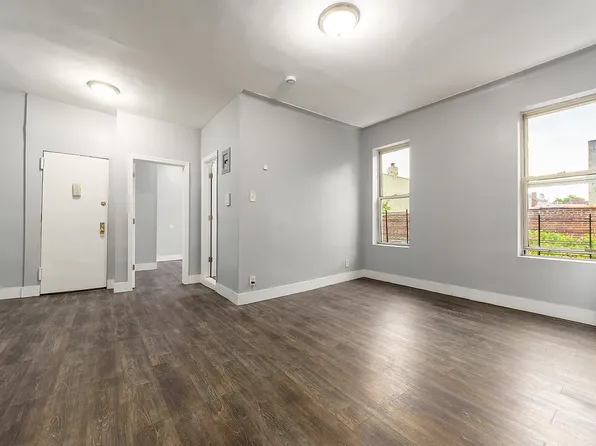 538 Amboy Street image 8 of 12