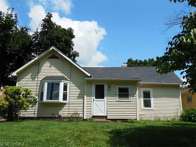 270 E Church St photo 1