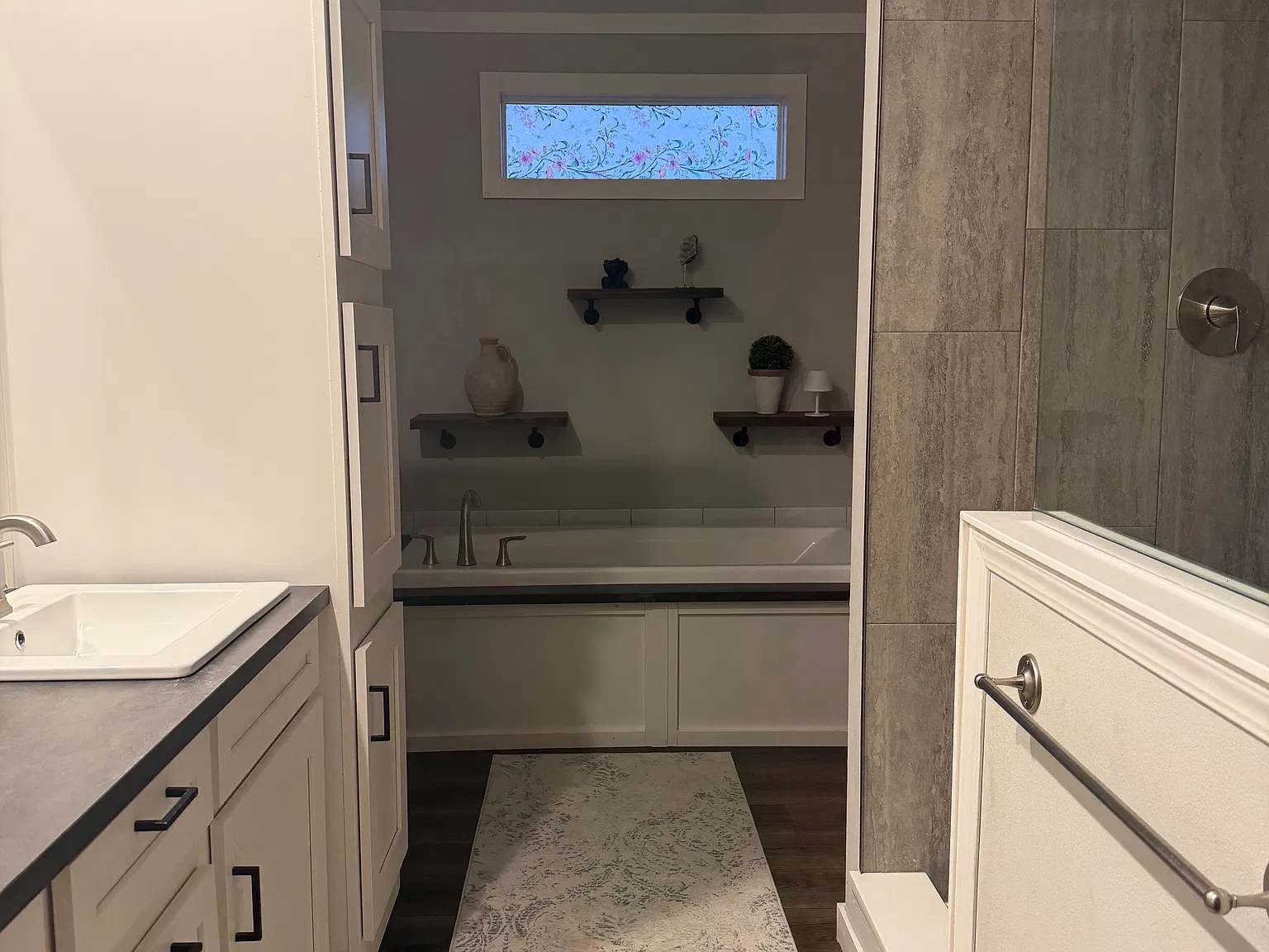 3 bed, 1500 sqft, $2,420 — Photo 3