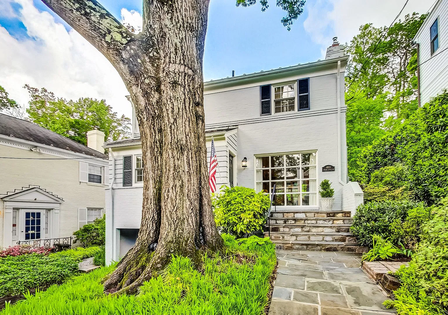 Stunning 4 bed + 2 full & 2 1/2 bath Classic in NW DC — Photo 3