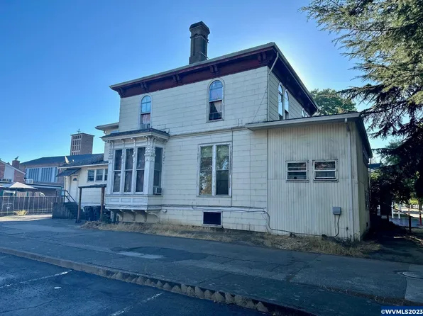 757 Center St NE, Salem, OR 97301