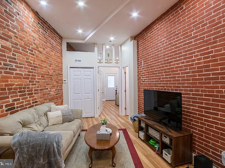 1122 E Passyunk Ave #1 — Photo 1