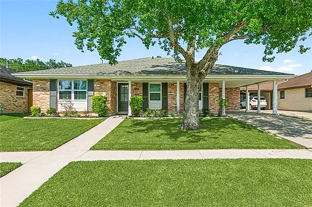 3 bed, 2.0 bath, 1800 sqft, $2,300 — Photo 1