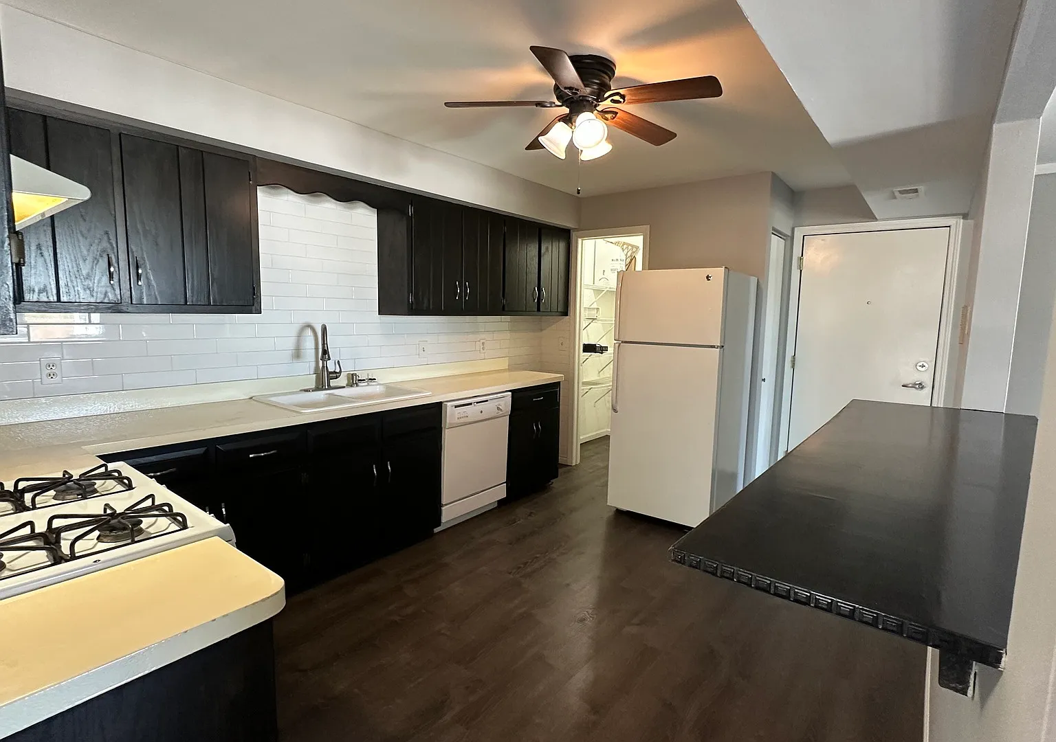 2 bed, 900 sqft, $1,750 — Photo 4