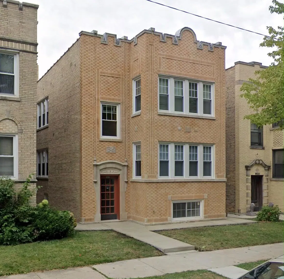 3 bed, 1300 sqft, $1,900 — Photo 1