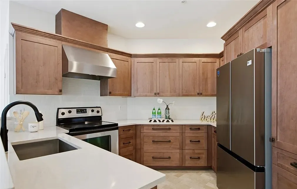 22669 NE Alder Crest Dr — Photo 2
