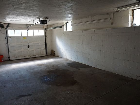Garage (1 spot)
