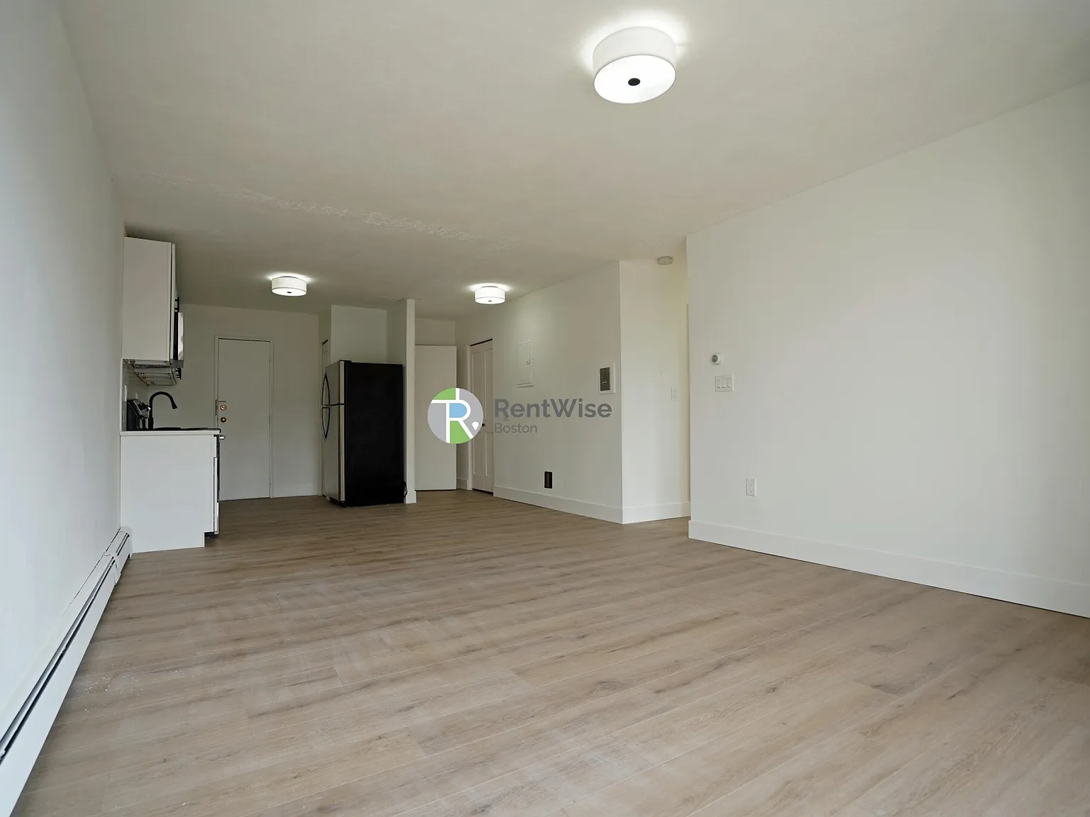 3 bed, 950 sqft, $3,950 — Photo 3