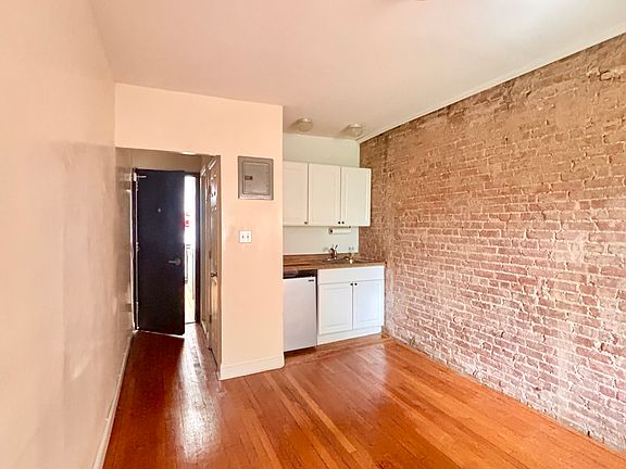 2nd image of 7 Montague Ter APT 5A