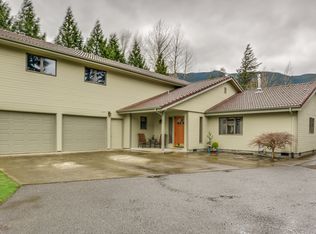 1025 Riverside Dr SE, North Bend, WA 98045