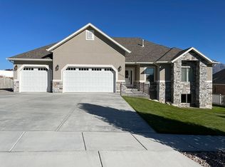 1098 N Valley View Dr, Tremonton, UT 84337