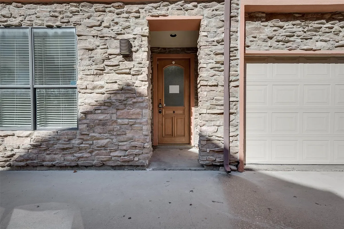 Building Photo - 4432 Bowser Ave #B