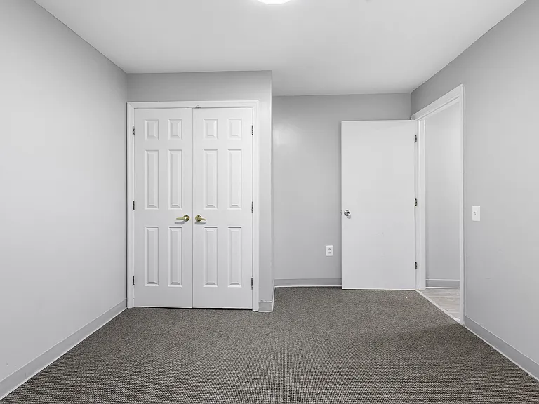 Edgewood Apartments — Photo 9