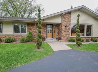 9240 N Fairway Dr, Bayside, WI 53217