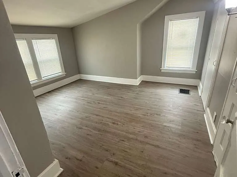 2742 Thomas Ave N — Photo 1