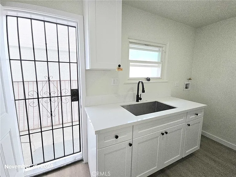 10916 S Inglewood Ave #1/2 — Photo 6